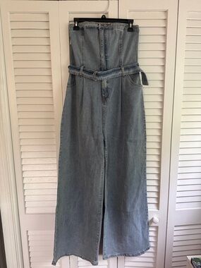 High-Waist Light Blue Denim Jeans Skirt with Belt
